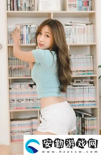 裝睡故意把腿張開給公