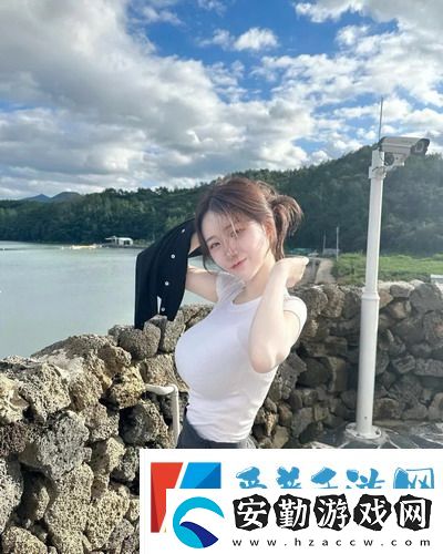 蘭姨捂著嘴怕發(fā)出聲音吵到